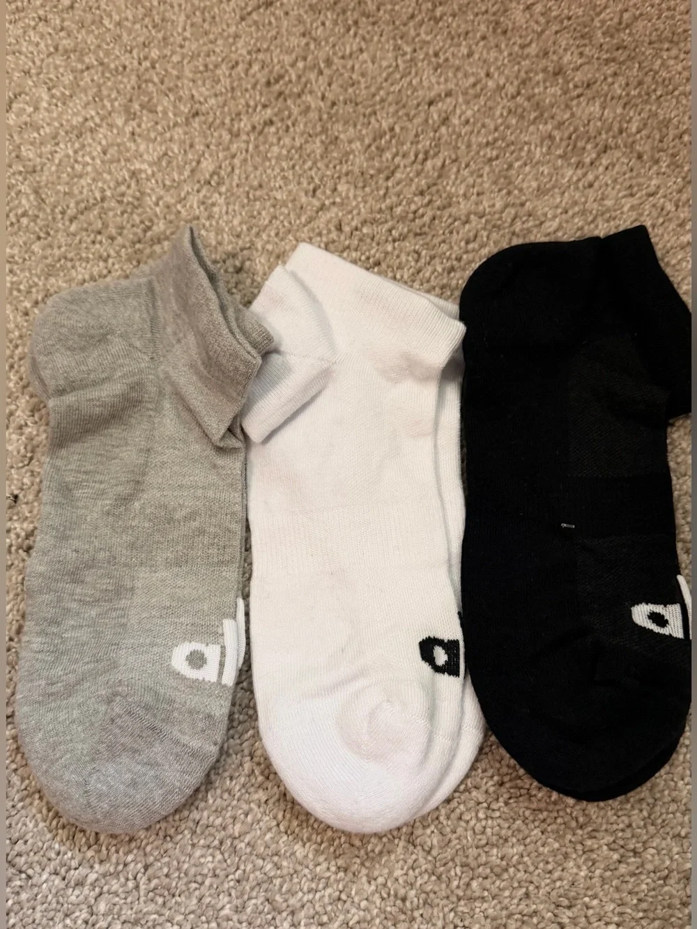 ALO Yoga 3 pairs of  Athletic Ankle Socks